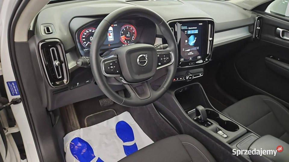 Volvo XC 40 T3 Momentum Pro Z Polskiego Salonu 163KM sprzedam