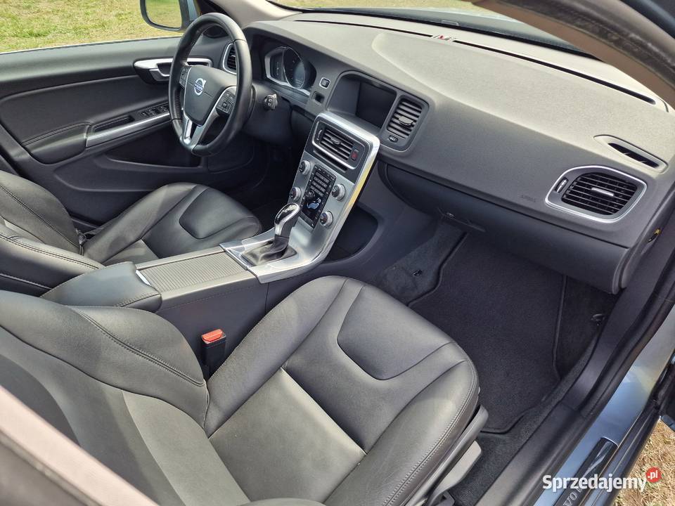 VOLVO V60 T4 SUMMUM 20 Benzyna 190 Zadbany Rok produkcji 2017 Lipówki