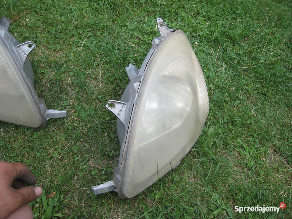 Lampa przednia prawa lewa Toyota Yaris I 9903 osobowe małopolskie Kraków