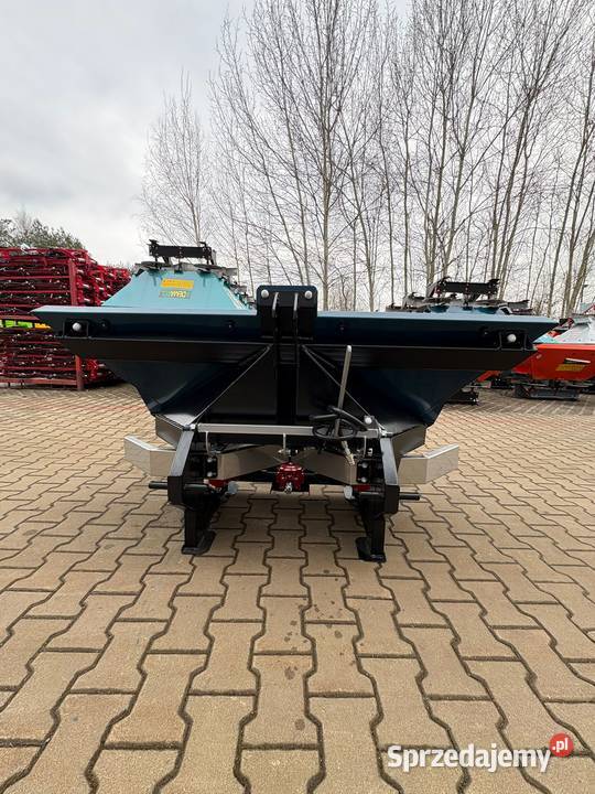 Polski rozsiewacz dwutalerzowy DEMAROL Kalisz