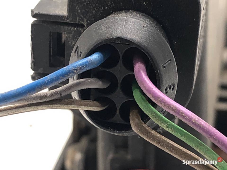 ZAMEK DRZWI LEWY TYŁ VW BORA Kombi 9905