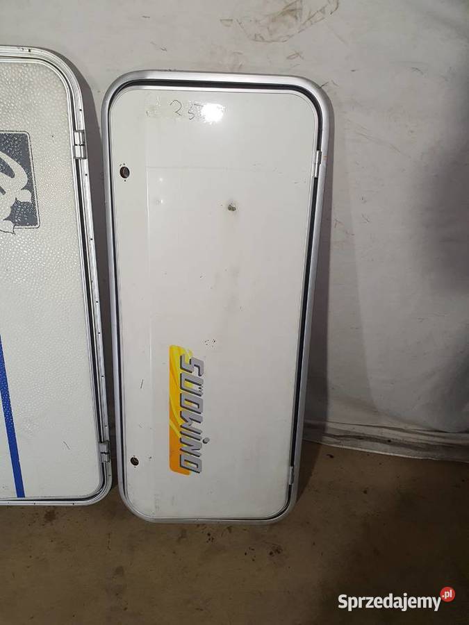 Klapa pokrywa bakisty przyczepy kempingowej