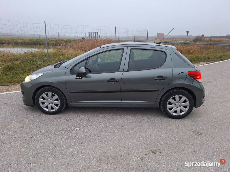 Sprzedam Peugeot 207 14 75 8v mały przebieh Kielce