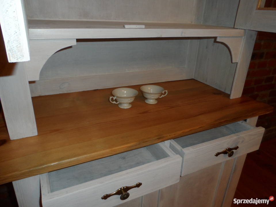 Przedwojenny kredens całkowitej renowacji