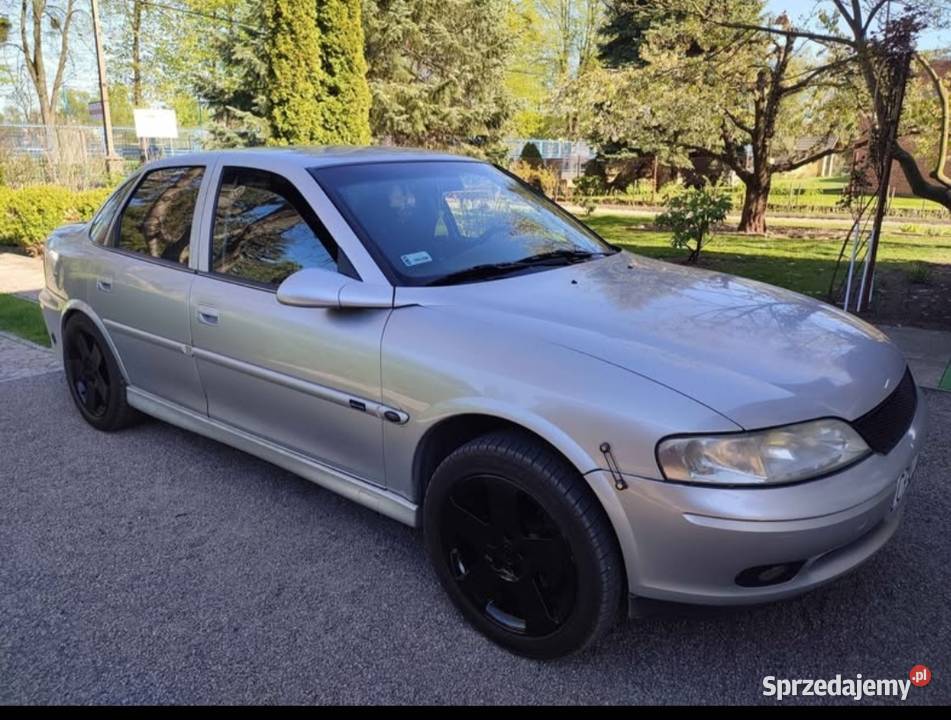 Opel Vectra B 18 116LPG 2000r stan do jazdy srebrny Vectra Sandomierz