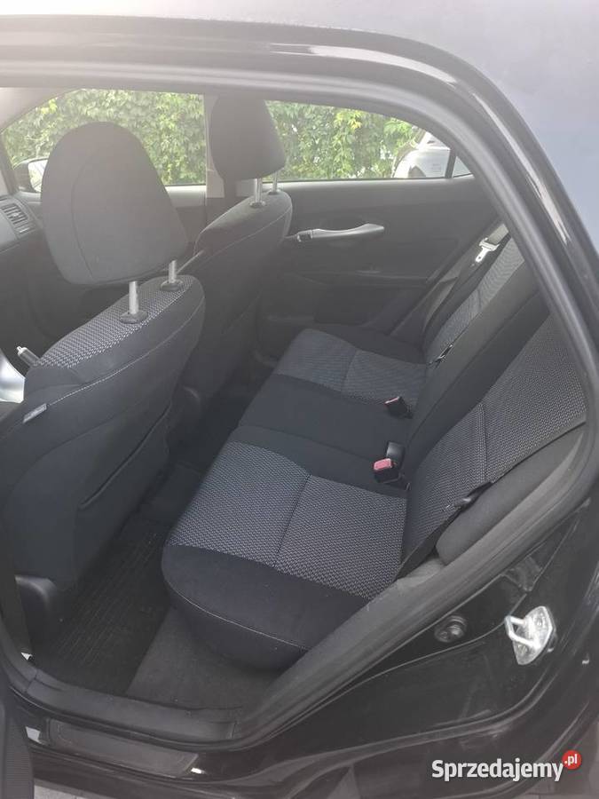 Auris 16 benzyna 2010r