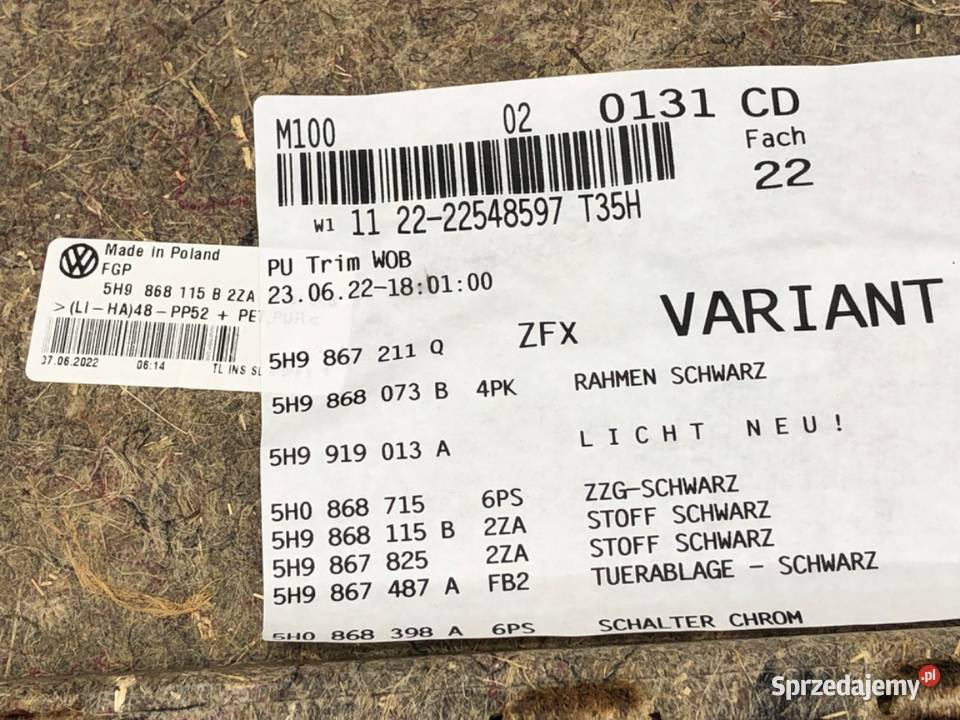 BOCZEK DRZWI LEWY TYŁ VW GOLF VIII Kombi Tapicerki samochodowe