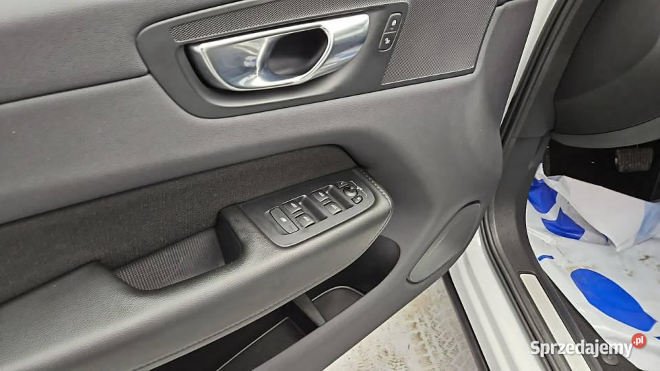 Volvo XC 60 B4 B Momentum aut Z Polskiego Salonu sprzedam