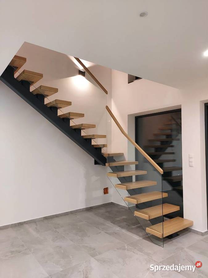 schody jednobelkowe półkowe balustrady szklane