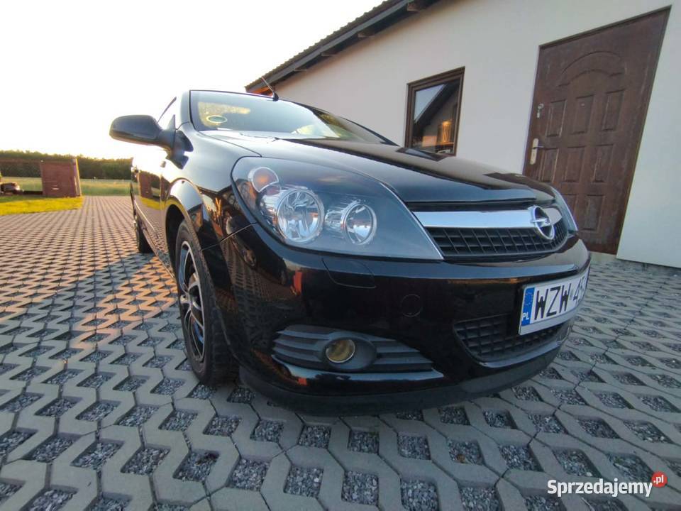 18 BENZYNA CZARNY Rok produkcji 2010