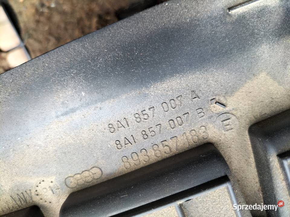 AUDI 80B4 ŚRODKOWY PANEL NAWIEWU RAMKA RADIA
