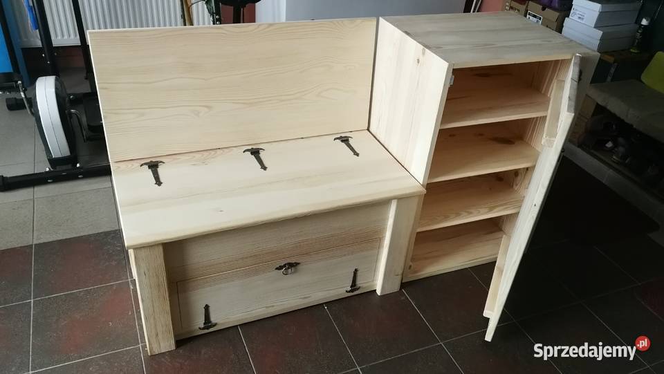 Drewniana szafka na buty zamykany regał z Radków