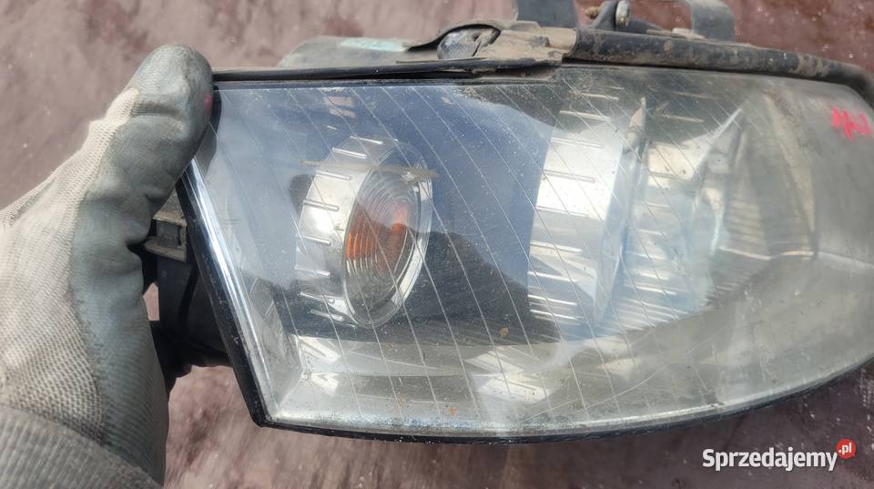 REFLEKTOR LAMPA PRAWA PRAWY PRZÓD AUDI A4 B6 Ruda Śląska