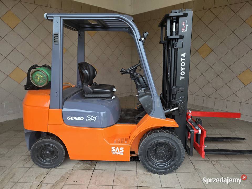 Wózek widłowy TOYOTA 7FGF25 2500 Obrotnica