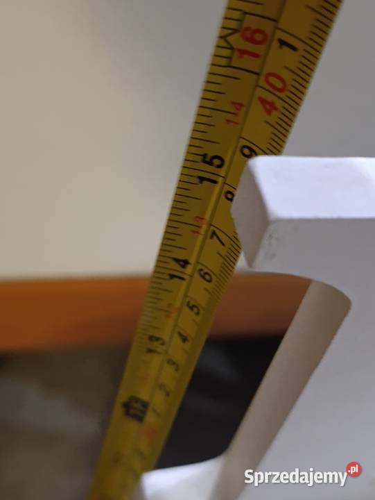 biała drewniana dekoracja stojąca z napisem Home Pozostałe Poznań