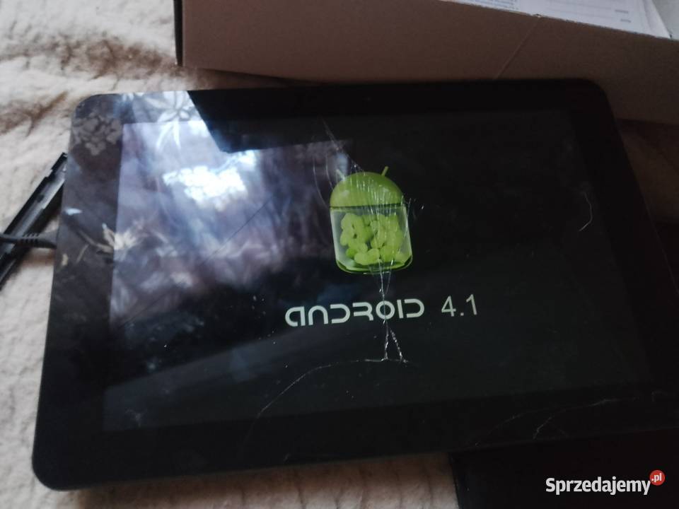 Tablet IONIK 101 z klawiatura uszkodzony