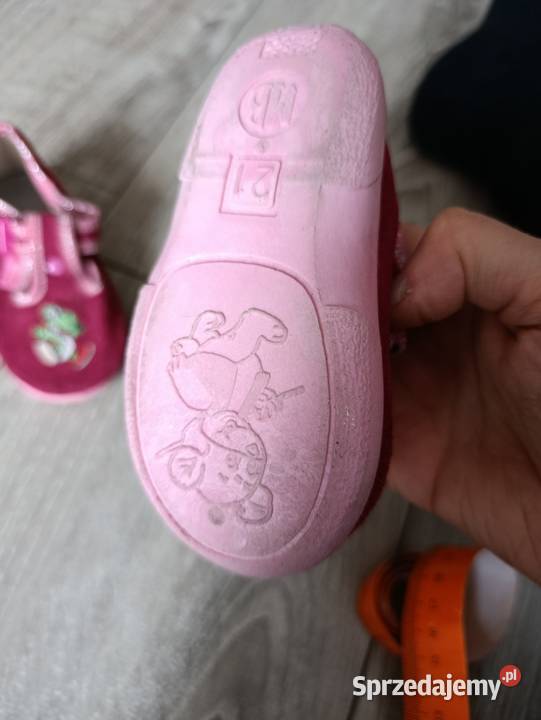 buty kapcie dziewczęce rozmiar 21 długość Pozostałe Obuwie Poznań sprzedam