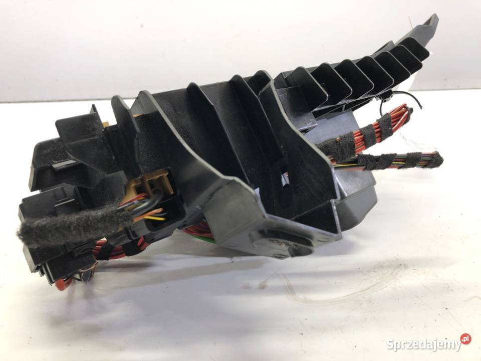 SKRZYNKA BEZPIECZNIKÓW AUDI A7 C8 SportowyCoupe