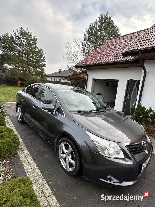 Toyota Avensis z 2009 r AUTOMAT 18 benzyna GAZ przyciemniane szyby Skierdy