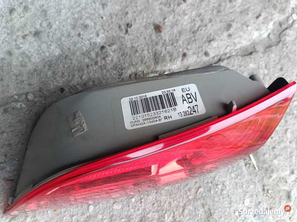 Lampa tylna Opel Astra J kombi prawe Lampy tylne Buszkowo