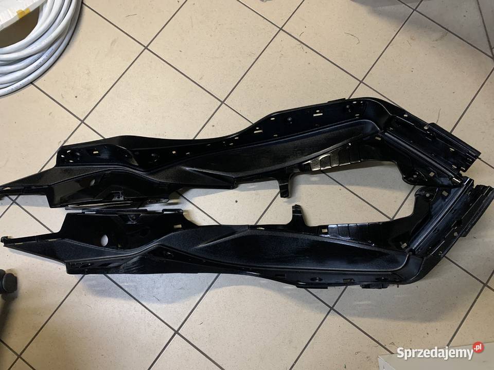 Podesty prawy lewy podłoga Suzuki Burgman 400 K7 małopolskie