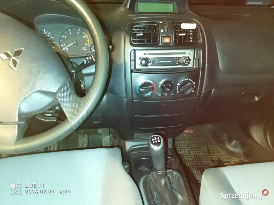 Mitsubishi Space Star srebrny Reda