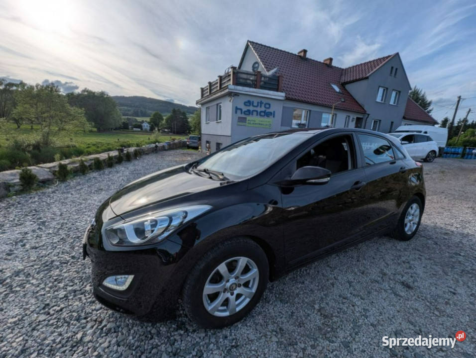 Hyundai i30 HB 14 benzyna Navi kamera cofania wspomaganie kierownicy sprzedam