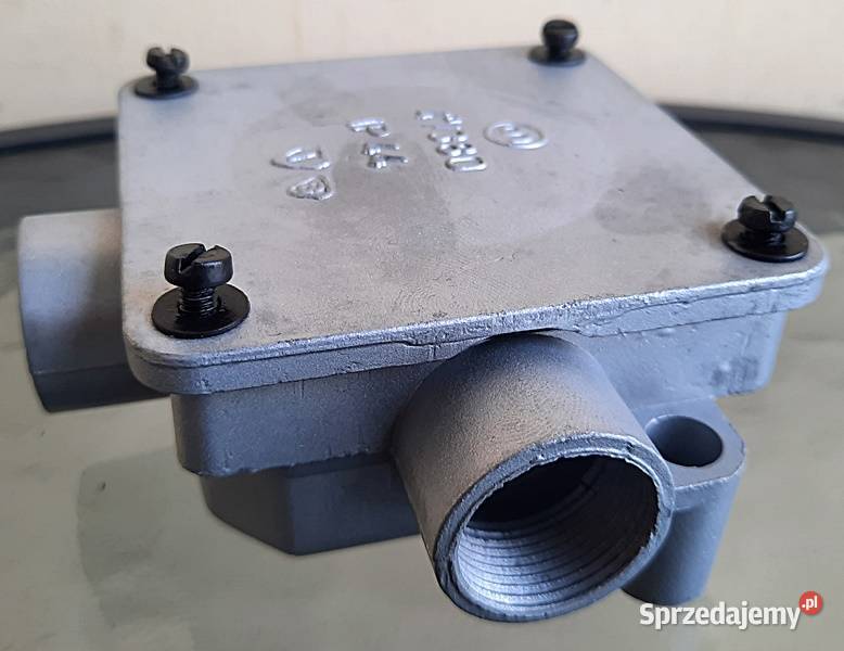 Rozetka rozgałęźnik aluminiowy puszka 8x8 3 x