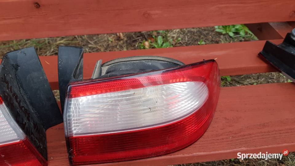 lampy tył renault Laguna II HB w błotnik