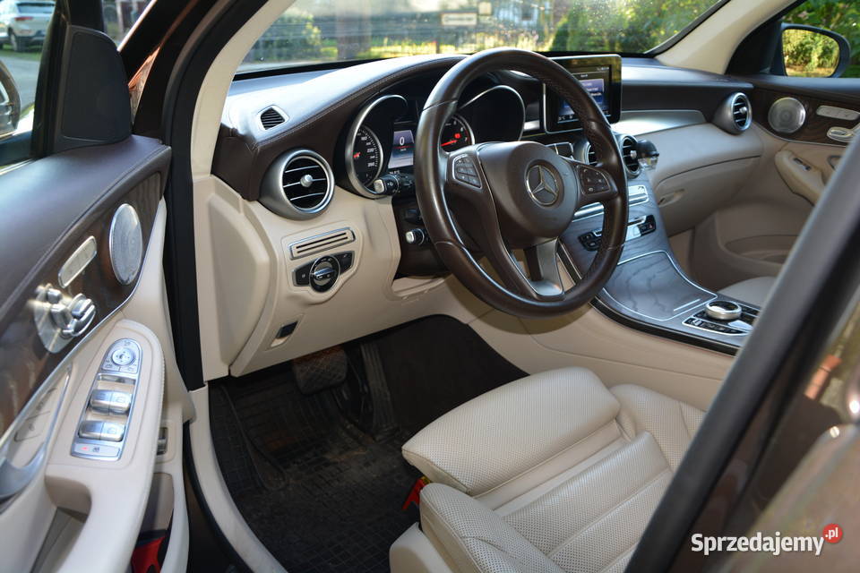 MERCEDESBENZ GLC 250 4MATIC 2016 20 benzyna 211KM Garwolin