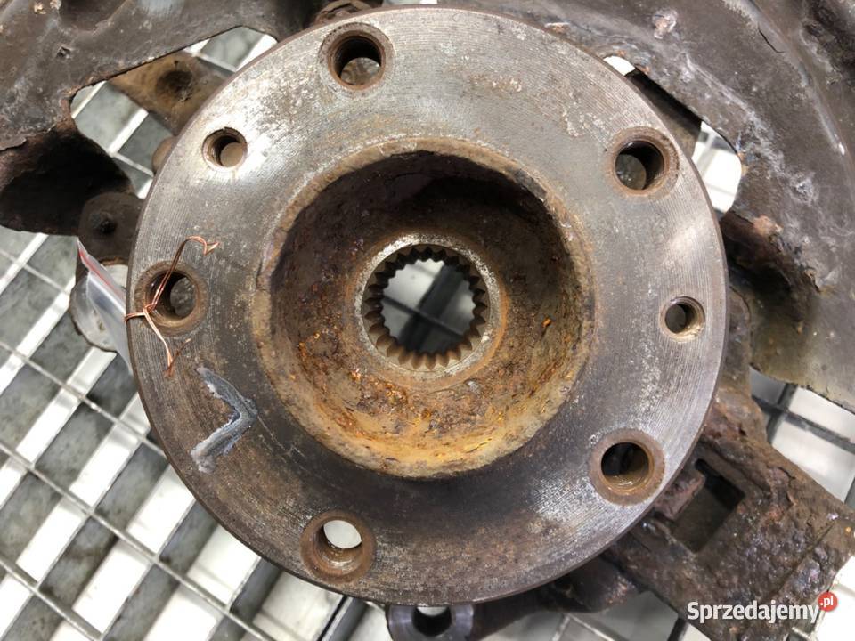 ZWROTNICA LEWY PRZÓD RENAULT MEGANE III 16 110