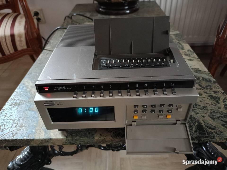 Zabytkowy Hitachi Video Tuner VTTU65E Japan Elektronika Drawski Młyn