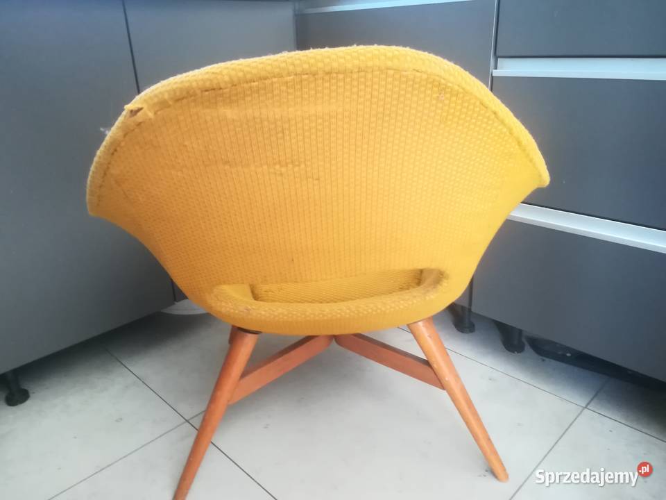 Fotel lata 60 muszelka projekt Miroslav Navratil