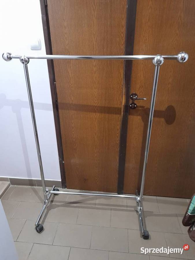 Sprzedam wieszak na ubrania na kółkach