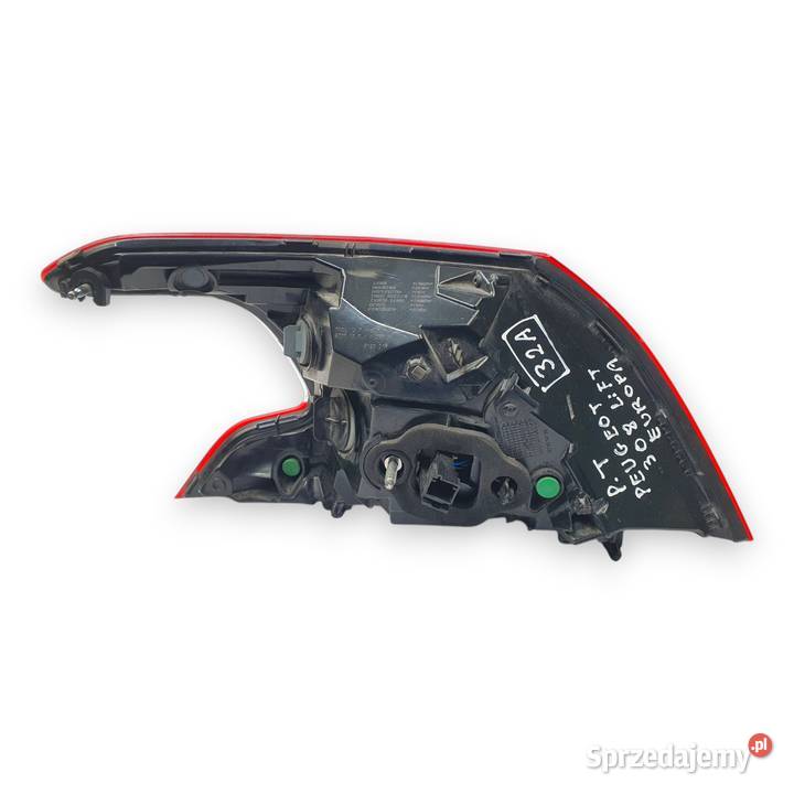 LAMPA PRAWA Peugeot 308 II HB 20132021 prawy tył