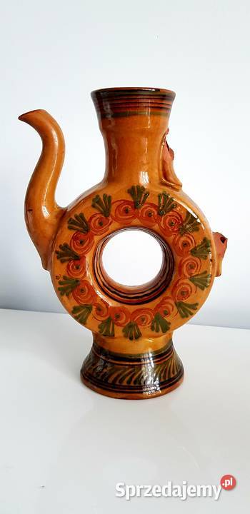 Stary uszkodzony gliniany wazon