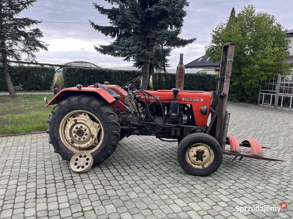 Ciągnik Ursus C330 z masztem Ursus Chodów