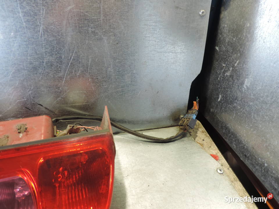 PEUGEOT 807 LAMPA PRAWY TYŁ Rok produkcji 2003 Nowy Sącz