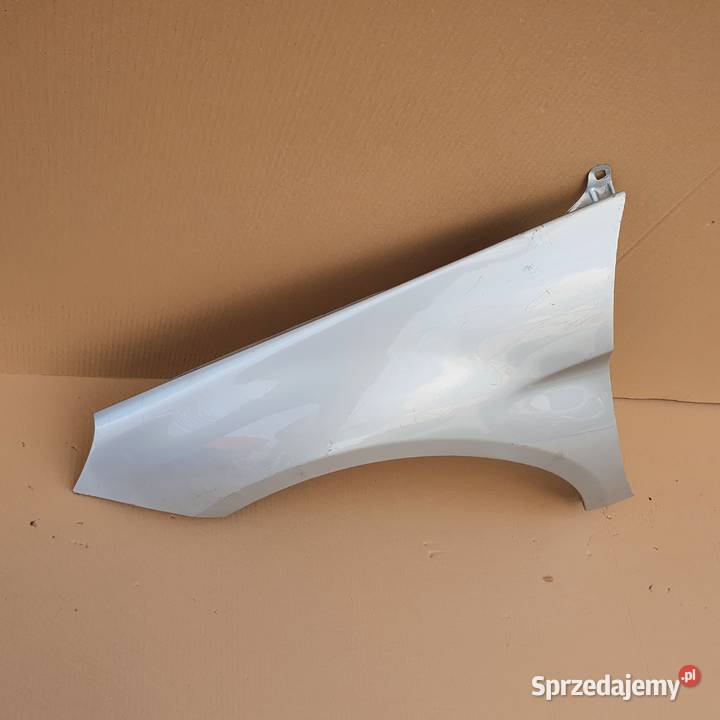 MERCEDES BKLASA W245 BŁOTNIK LEWY Trzciel