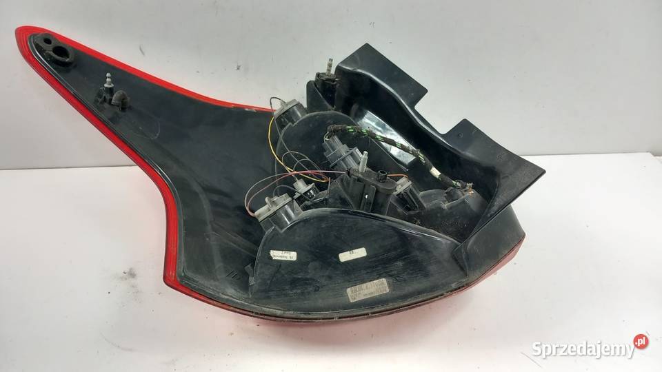 FORD FOCUS MK3 HB LAMPA TYŁ PRAWA osobowe Światła stop Zbierkowo sprzedam