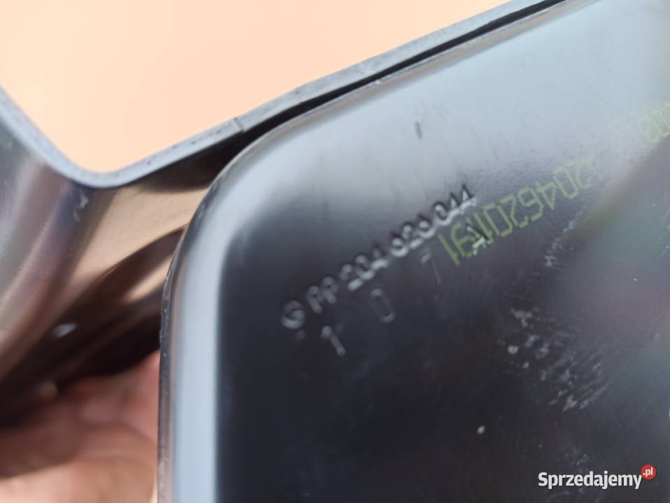 MERCEDES CKLASA W204 OKULAR WZMOCNIENIE Karoseria Bieleń