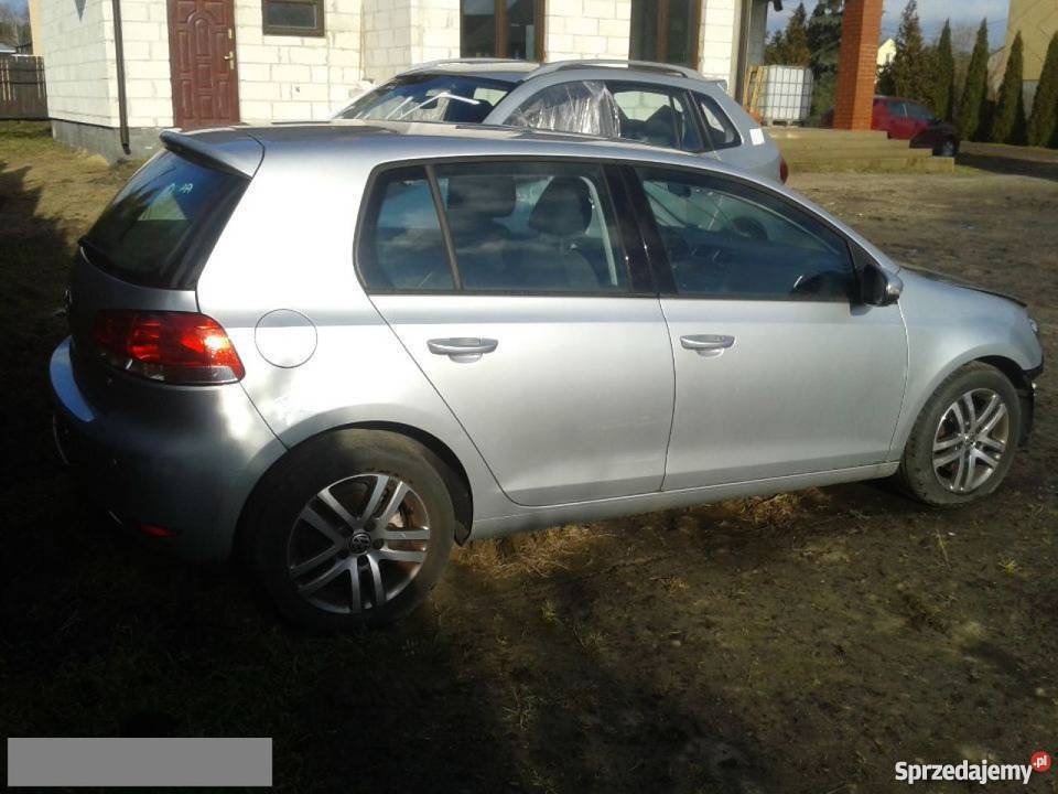 Na sprzedaż Volkswagen Golf uszkodzony centralny zamek sprzedam