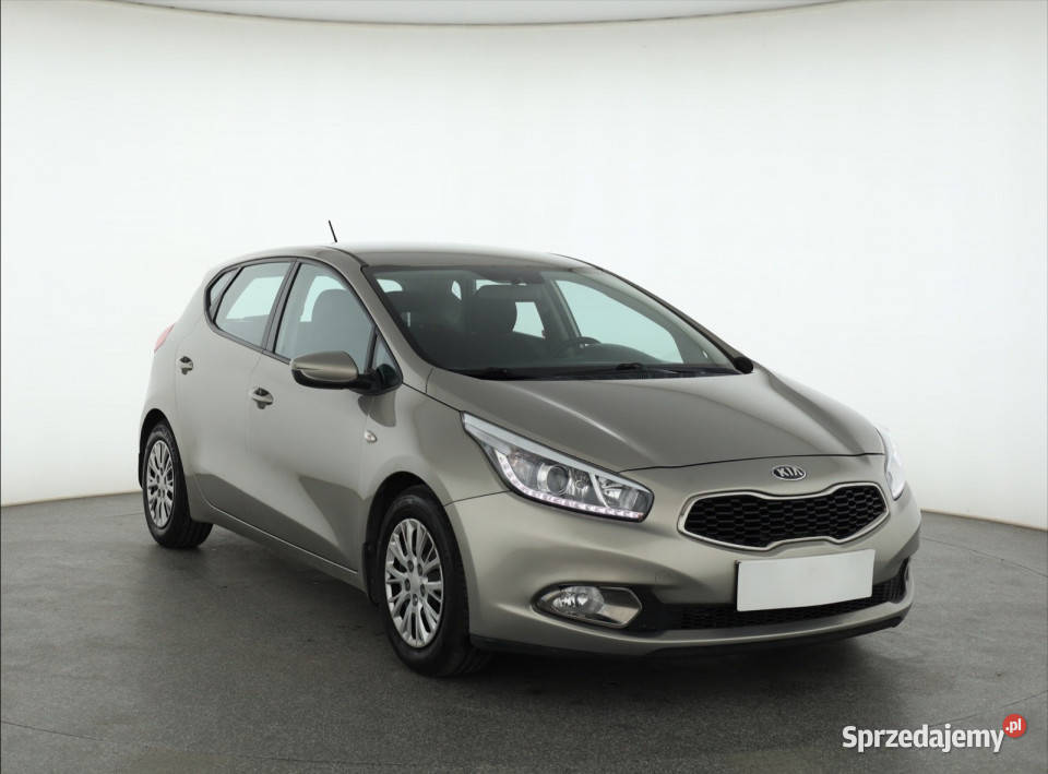 Kia Ceed 14 CVVT beżowy
