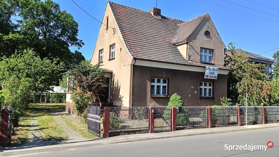 Sprzedam Dom z 2 Mieszkaniami i 2 Garażami Zielona Góra