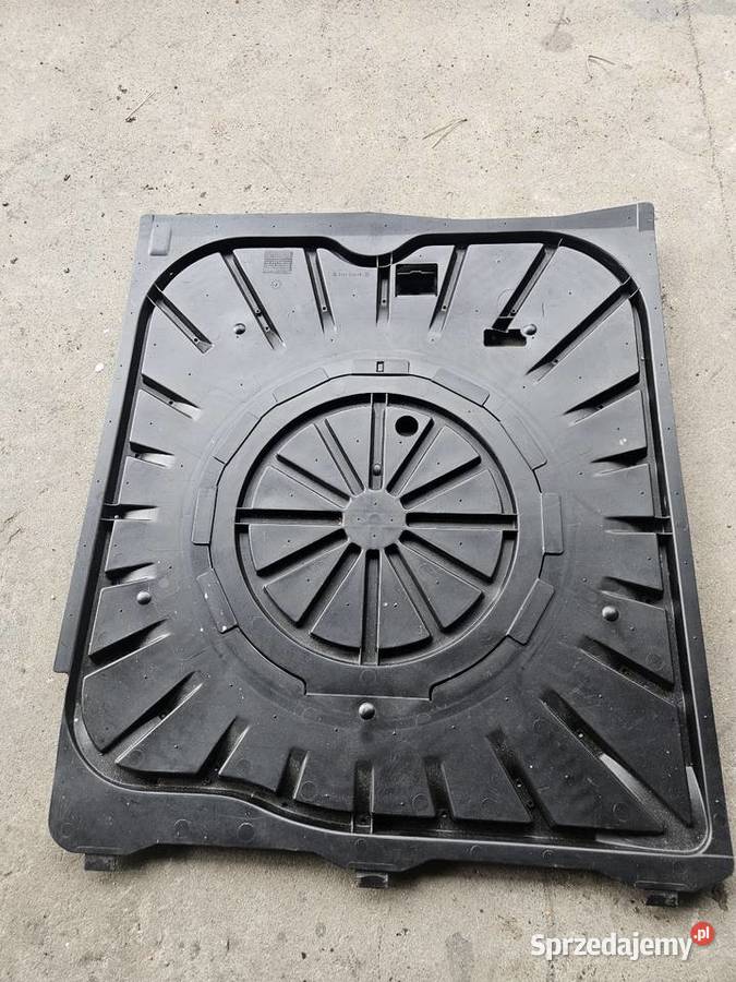 Mercedes W124 podłoga plastikowa bagażnika Młynek