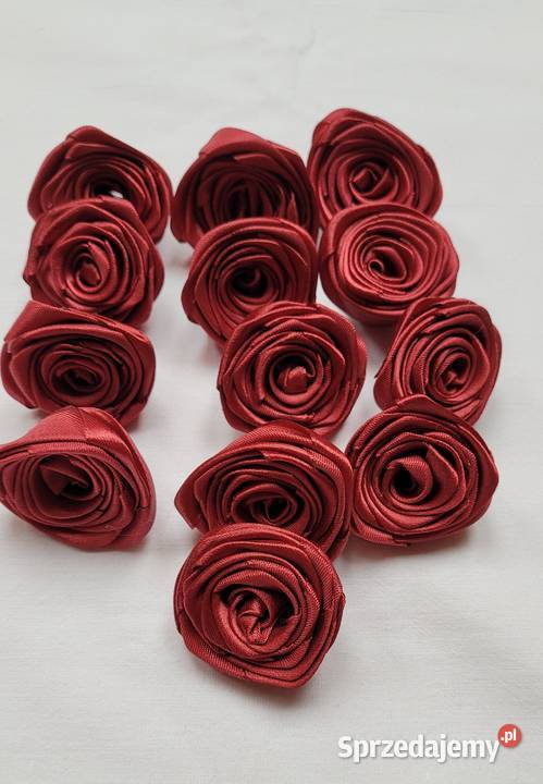 Bordowe różyczki ze wstążki satynowej