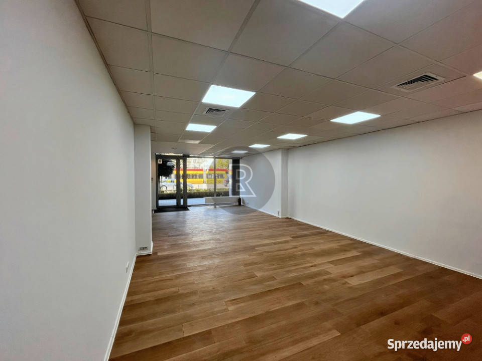 Przestronny lokal z panoramicznymi witrynami sprzedam