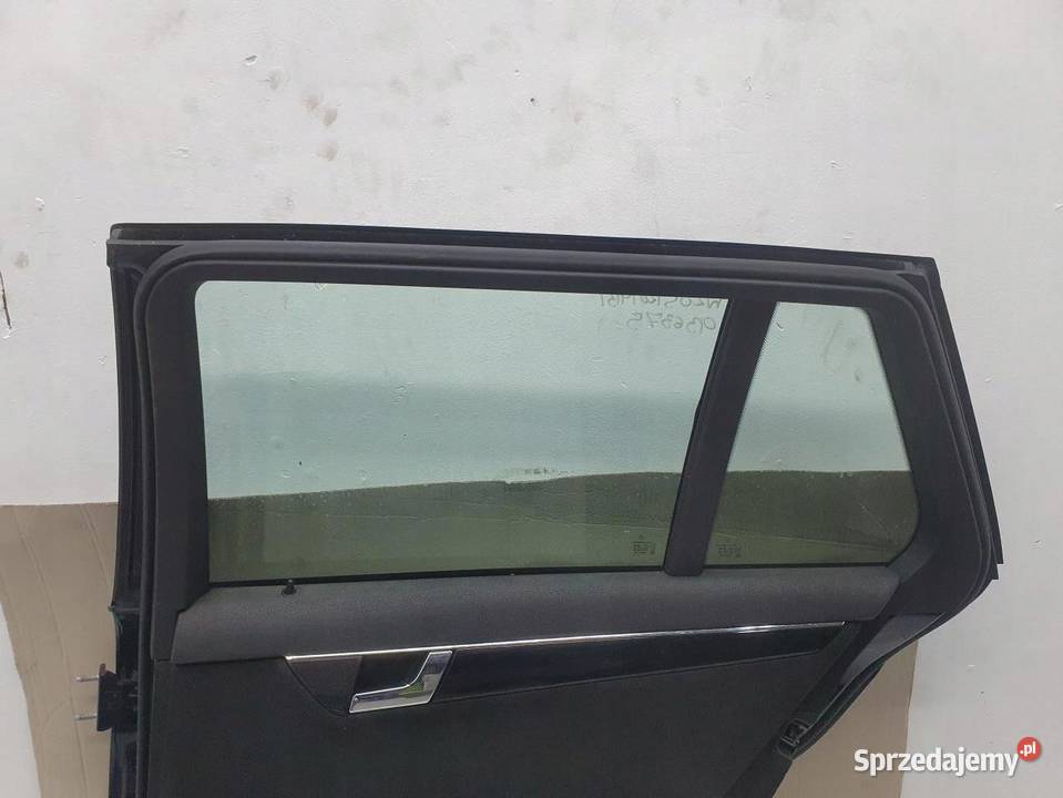 DRZWI PRAWY TYŁ MERCEDES W204 KOMBI 0714 sprzedam