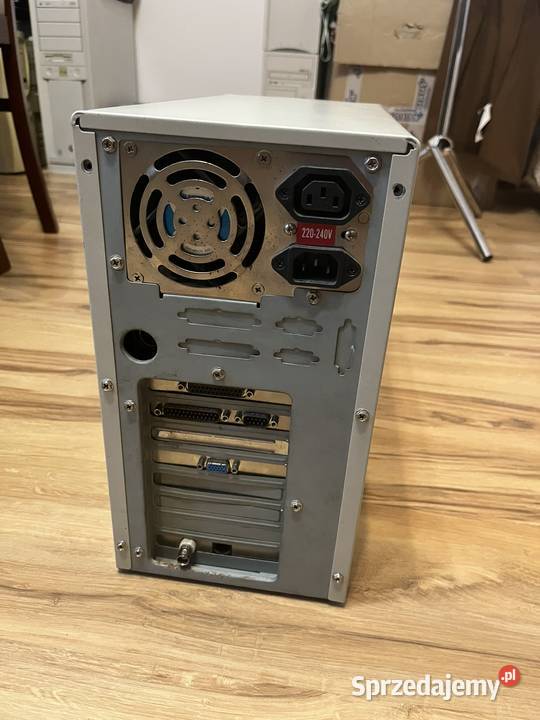 Zabytkowy komputer PC AT Pentium 100MHz Brzana