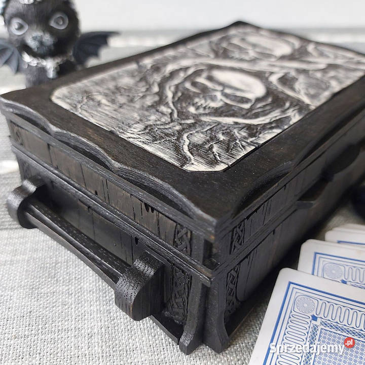 Gotycka Szkatułka z Czaszkami Tworkowa